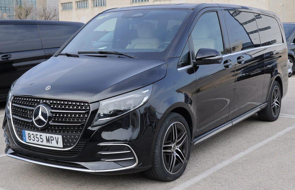 Black Mercedes-Benz V-Class with a Spanish number plate for a private Tenerife airport transfer.