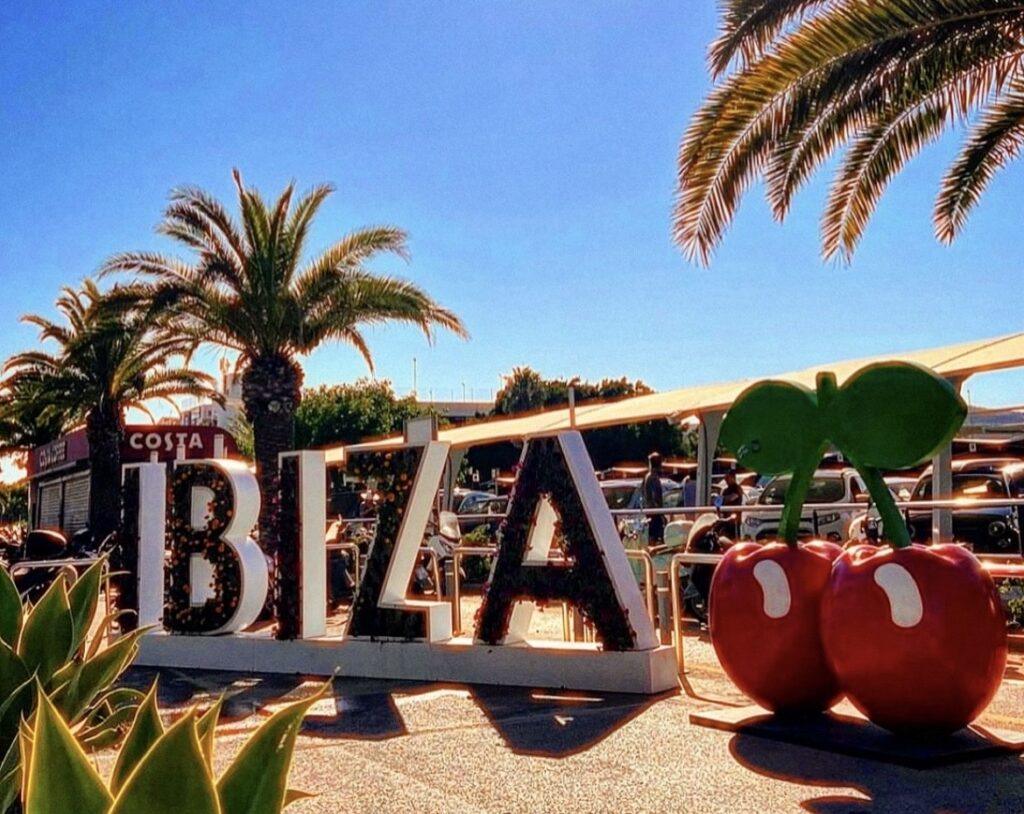 IBIZA VIP CHAUFFEURIBIZA VCLASS TRANSFER mallorca vip transfers luxury chauffeur ibiza ibiza airport transfers Mercedes v-class private driver mallorca chauffeur service ibiza airport service